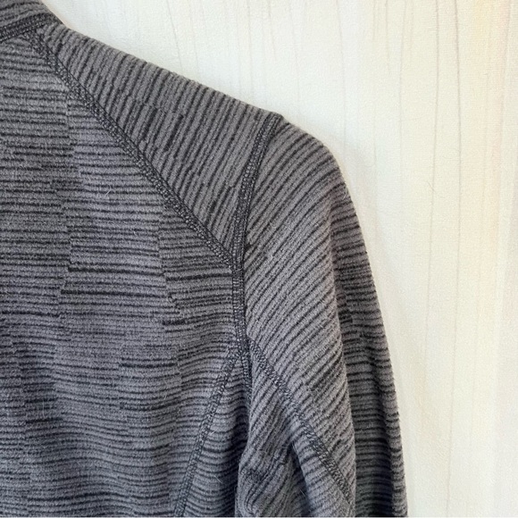 The North Face Glacier 1/4-Zip Pullover Lightweight - Picture 8 of 9